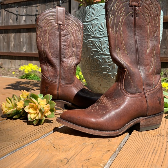 Frye Boots, well taken care of , worn no more than 3 times.. - Picture 4 of 6